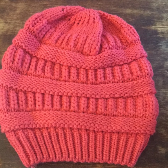 2 knitted cotton hats ( one cream/peachy pink) price is for both - Picture 9 of 16